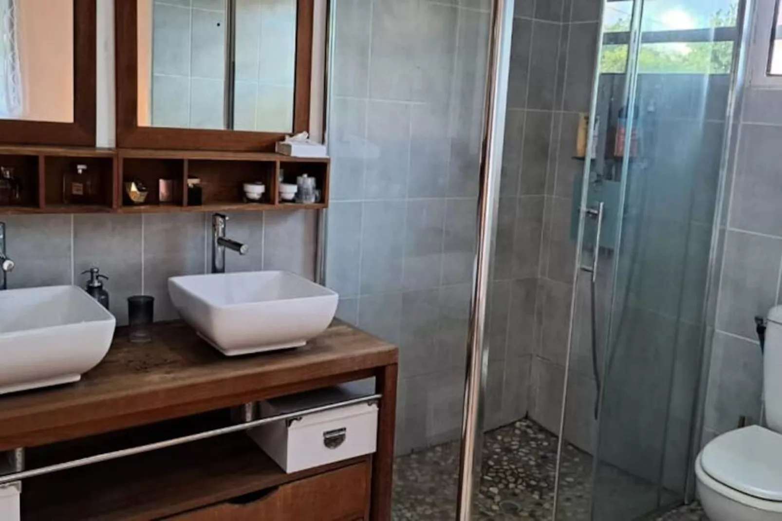 Villa Tyno-Image-tags.