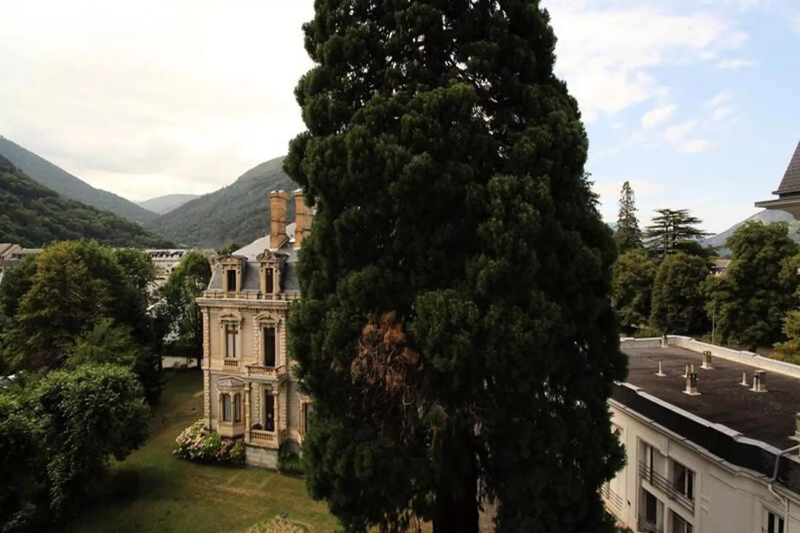 Résidence Pyrenees Palace-Uitzicht zomer