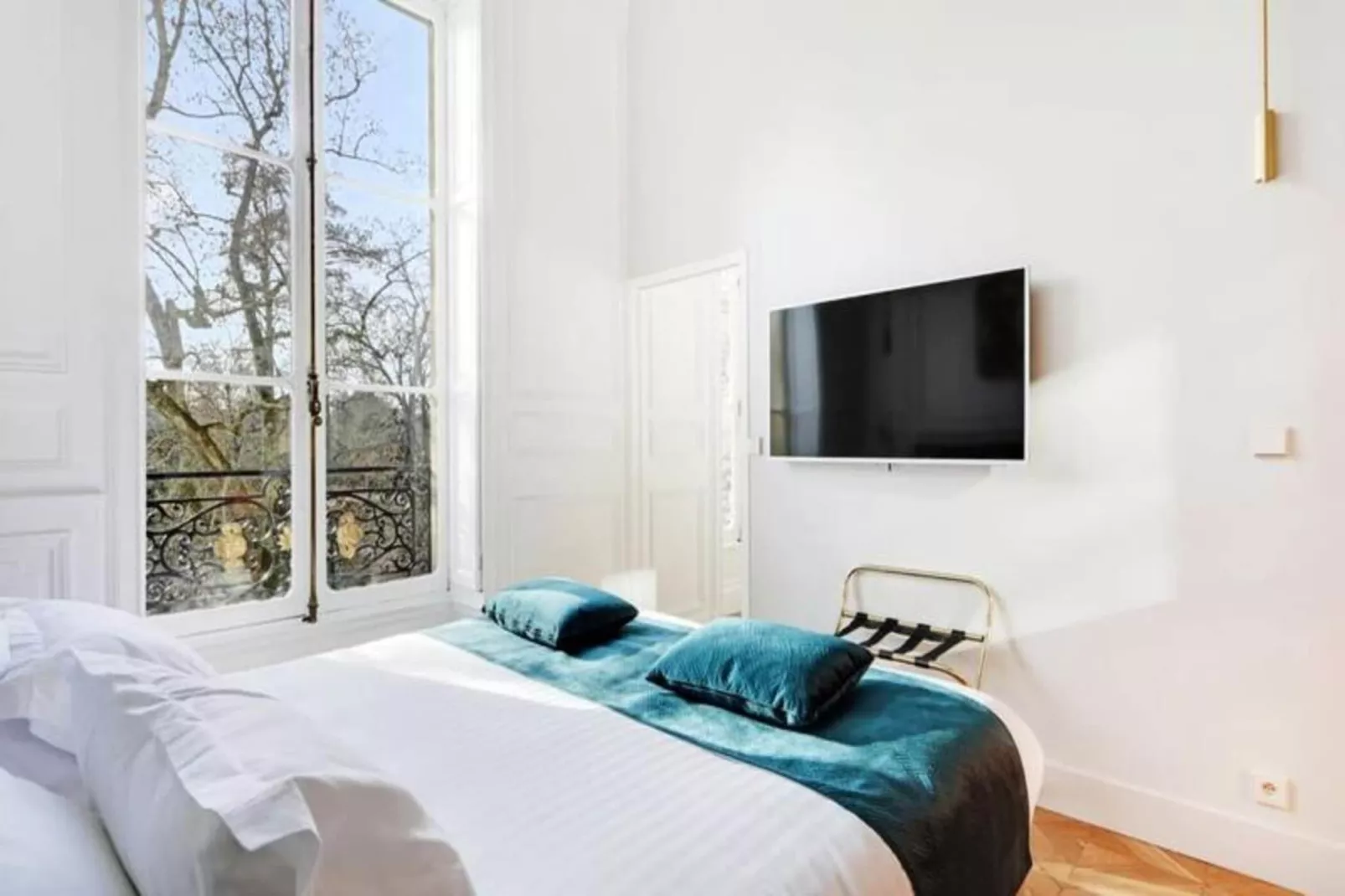 Maison Labruy&egrave;re - Royal Garden Suite-Buitenkant zomer