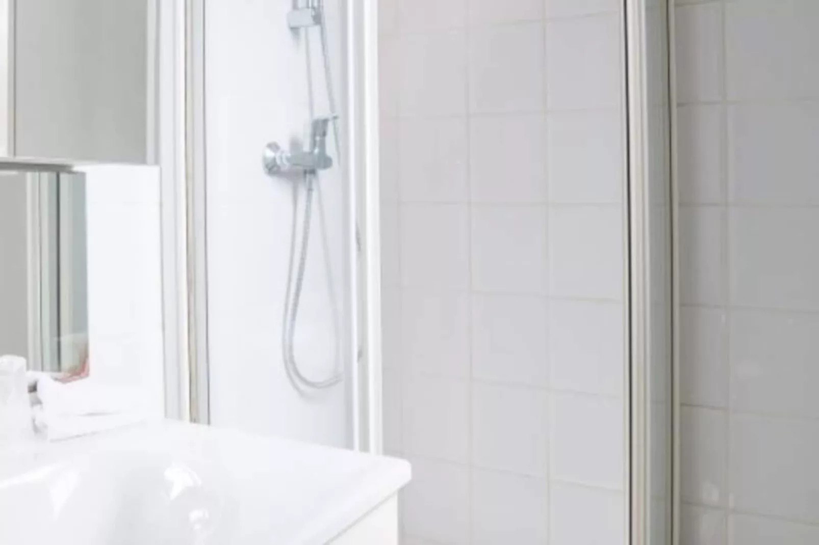 Villa  Arcachonnaise Spacieuse Au Style Authentique Proche De La Plage-Image-tags.