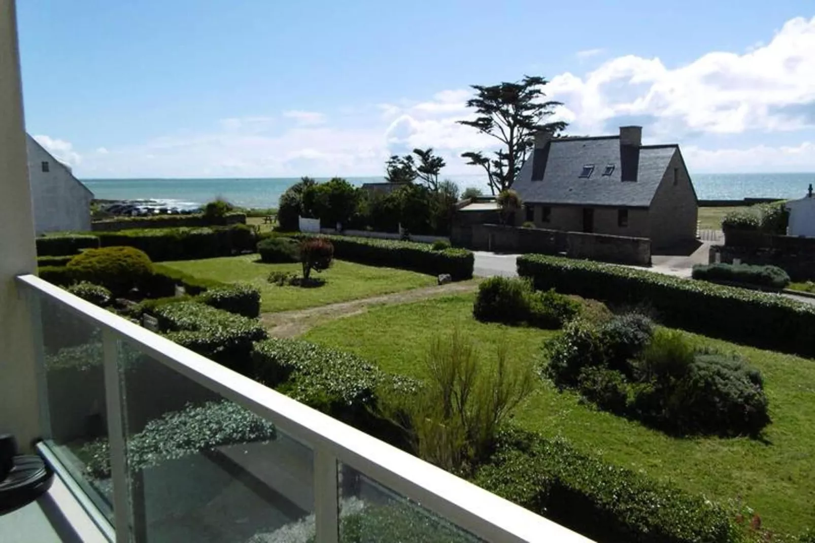 Résidence Les Roseliers-Uitzicht zomer