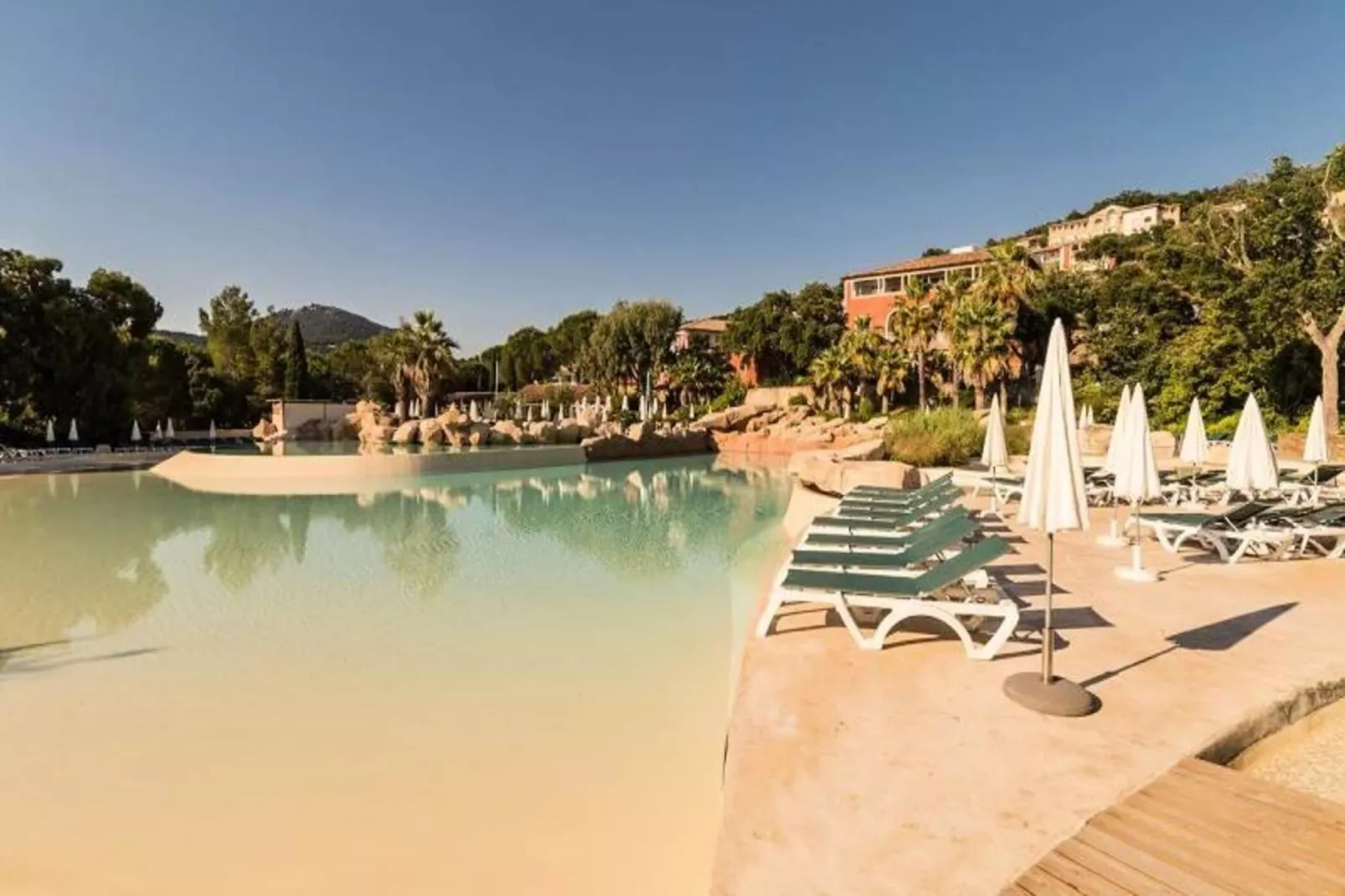 Les Appartements aux Restanques du Golfe de St Tropez - maeva Home-Buitenkant zomer