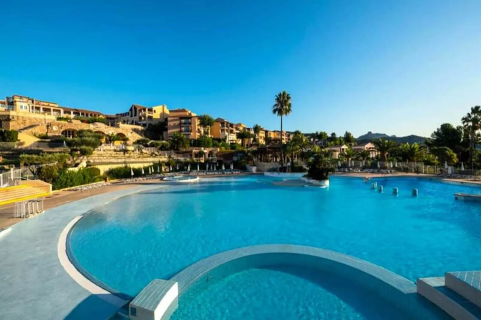 Appartement 6 Pers Vue Mer Pr&egrave;s Des Plages &agrave; Agay-Image-tags.