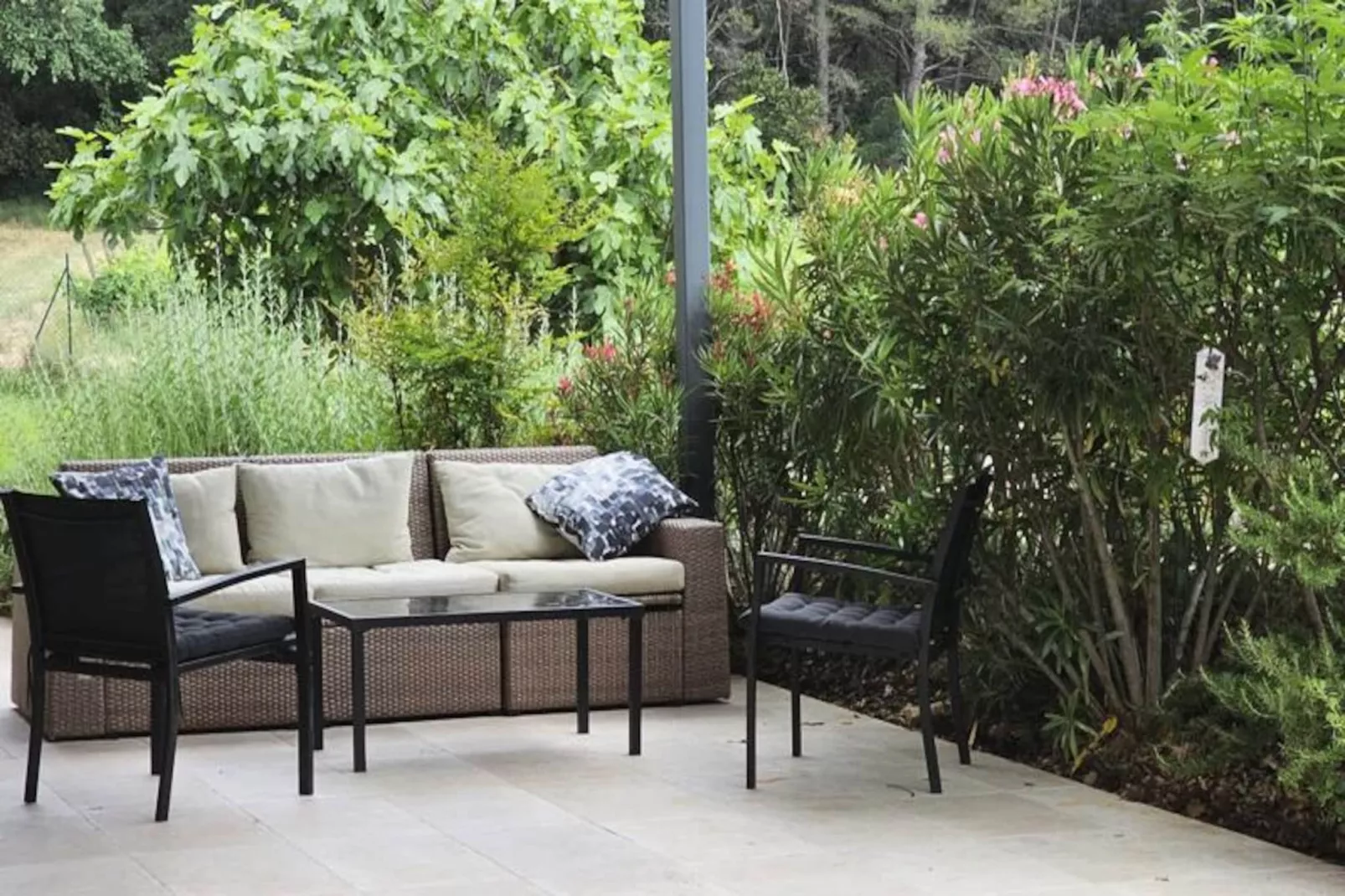 Vivez L'authenticit&eacute; &agrave; La Maison "au Pied Des Vignes"-Image-tags.