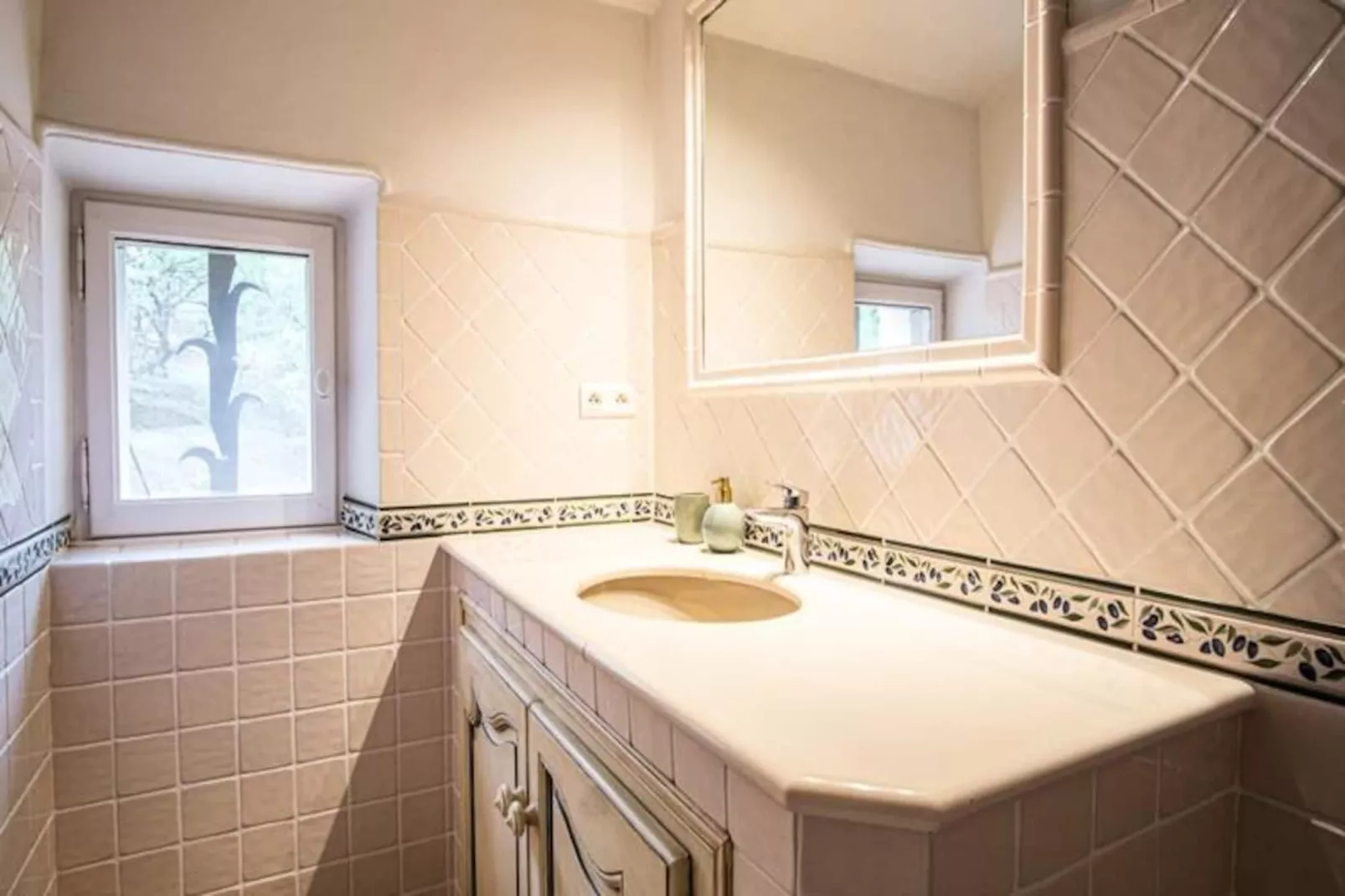 Propri&eacute;t&eacute; D'exception Au Coeur Du Luberon-Image-tags.