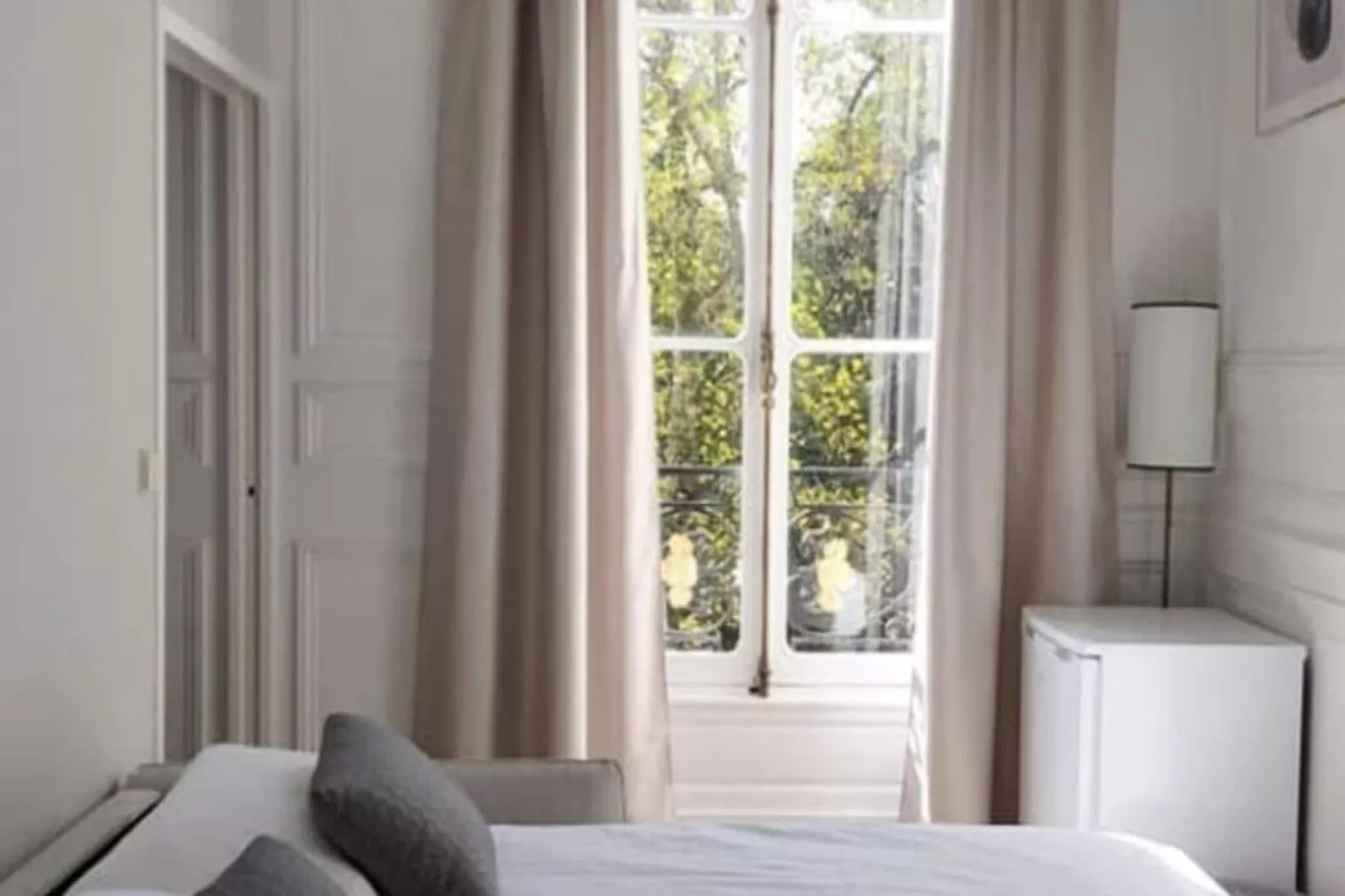 Maison Labruy&egrave;re - Royal Garden Suite-Buitenkant zomer