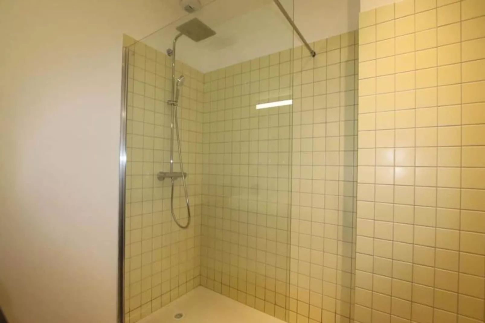 Charmant Et Rayonnant Appartement De 55 M&sup2; Situ&eacute; Dans Le Coeur De Bordeaux-Overloop