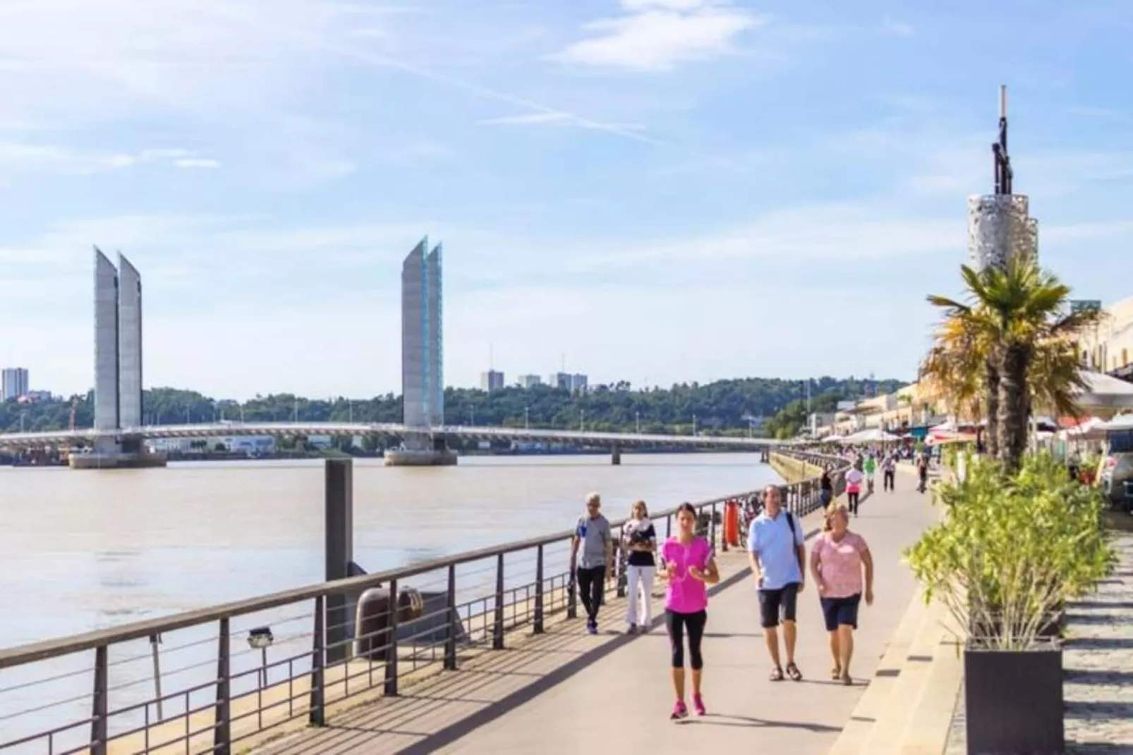 Appart'Hôtel Mer & Golf Bordeaux Bassins à Flot***-Uitzicht zomer