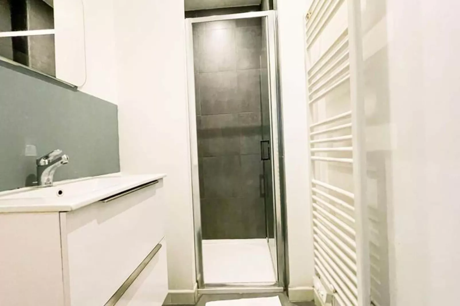 | Blue Lagoon 🩵| T3 6 Pax | Caserne De Bonne-Badkamer