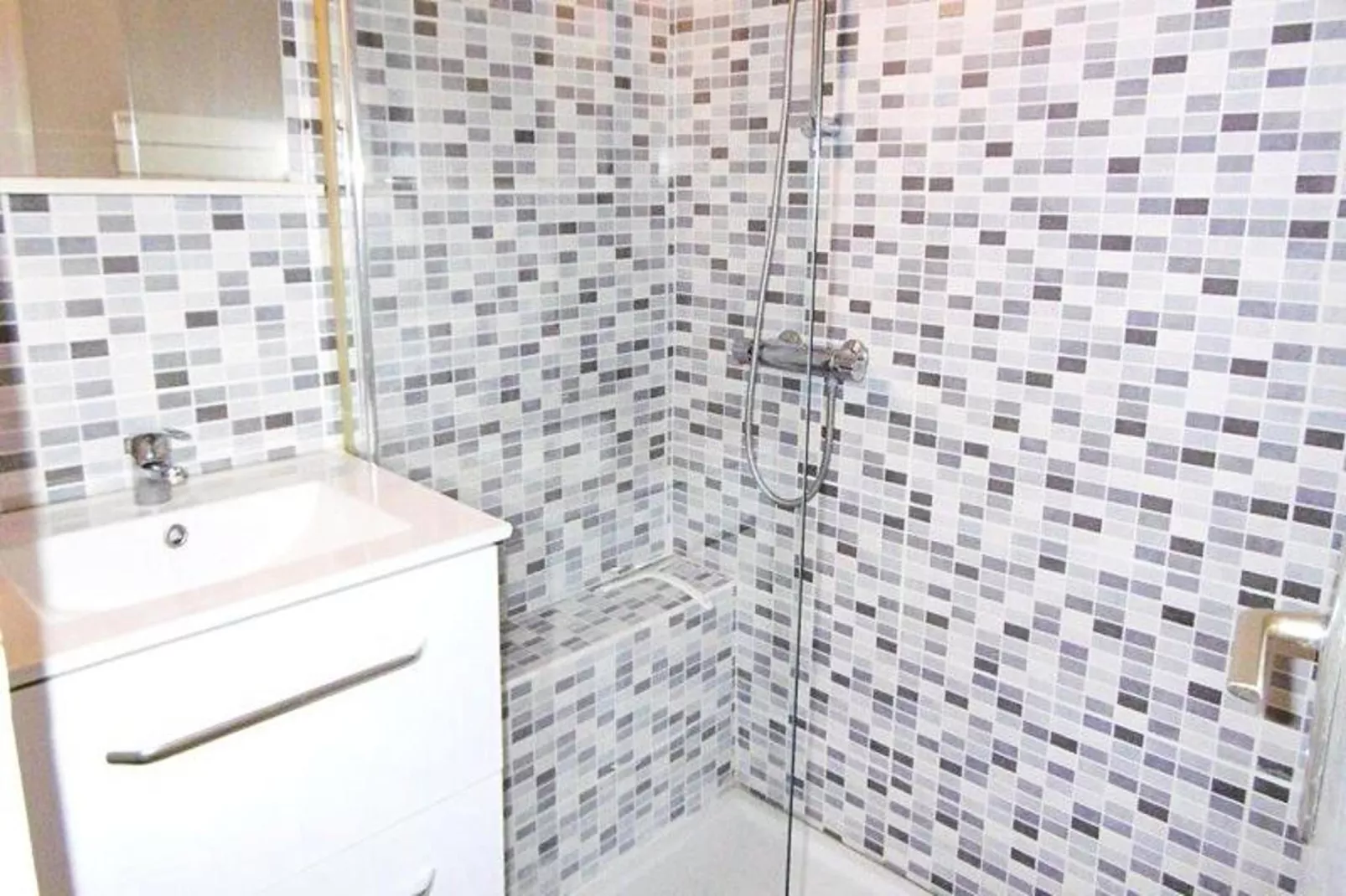 Résidence Duguay Trouin-Badkamer