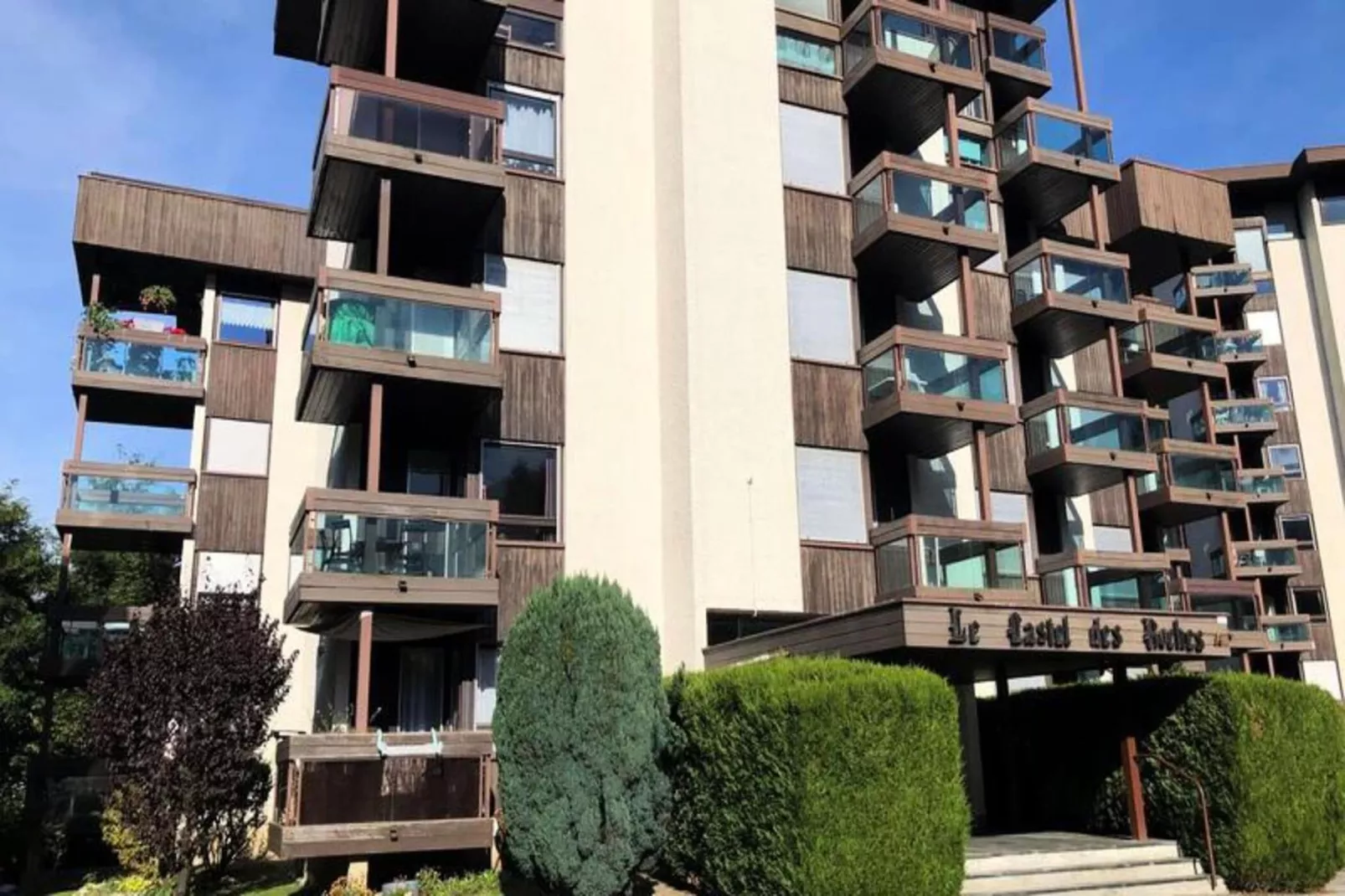 Résidence Castel Des Roches A-Buitenkant zomer