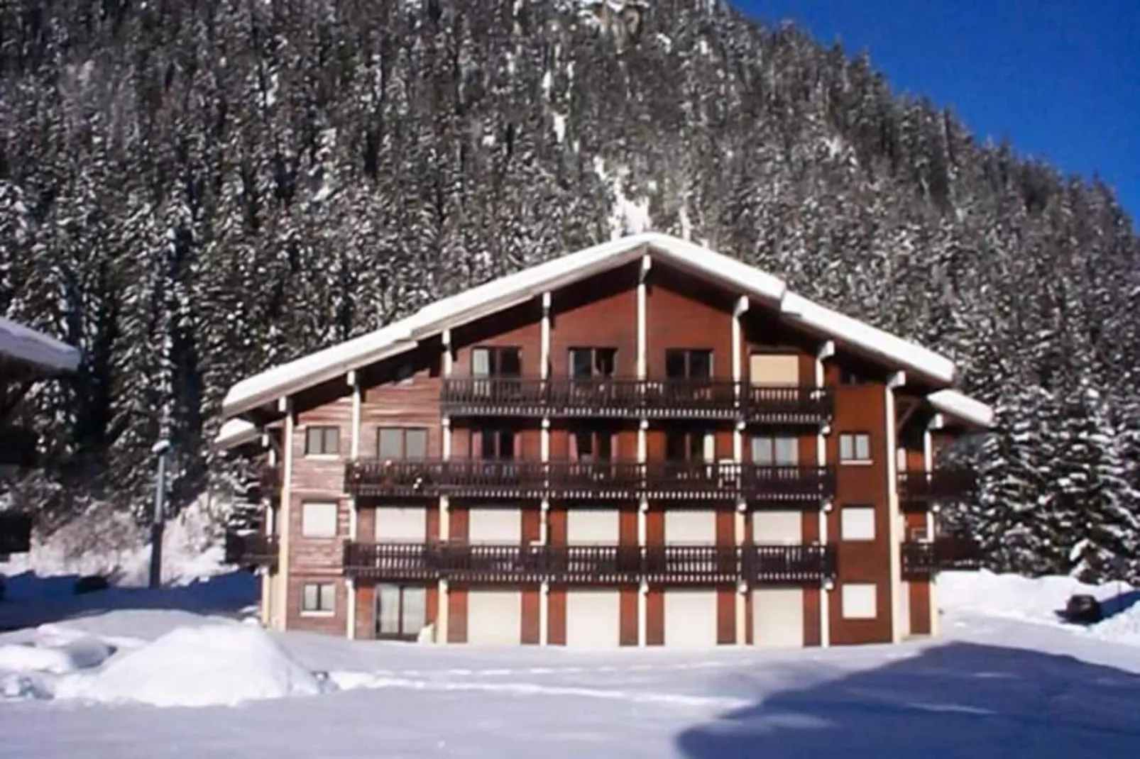 Résidence Le Perce-neige-Buitenkant zomer