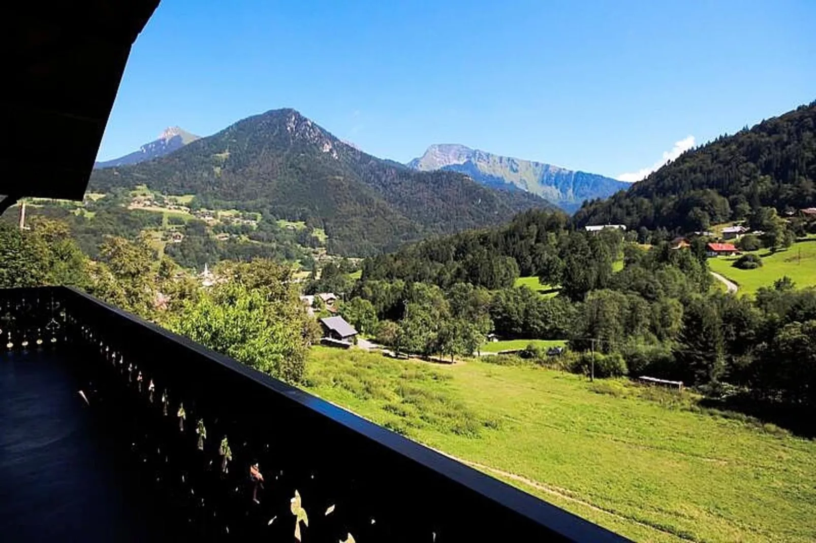 Chalets à Saint Jean d'Aulps-Uitzicht zomer