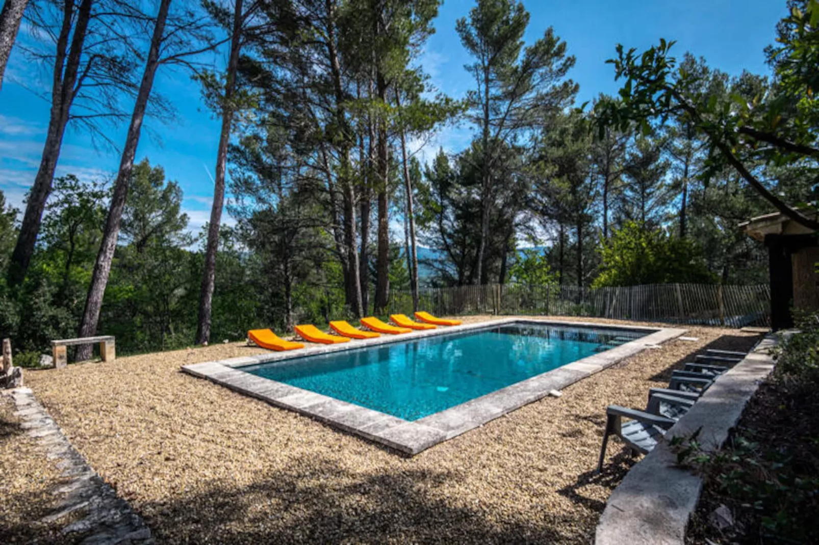 Maison Avec Vue Et Piscine Chauff&eacute;e &agrave; Roussillon-Image-tags.