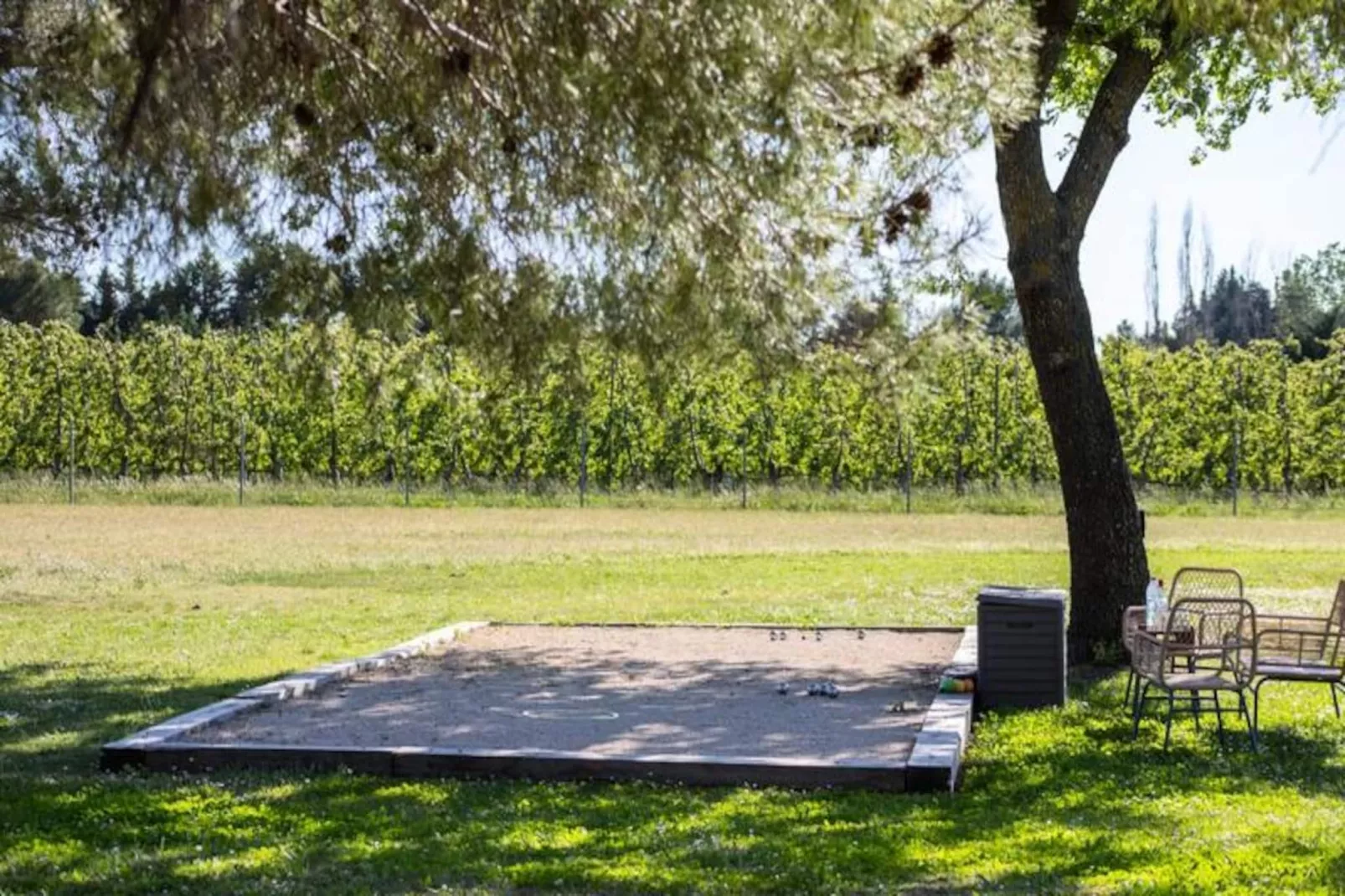 Maison Contemporaine - Grand Jardin Et Piscine Priv&eacute;e-Image-tags.