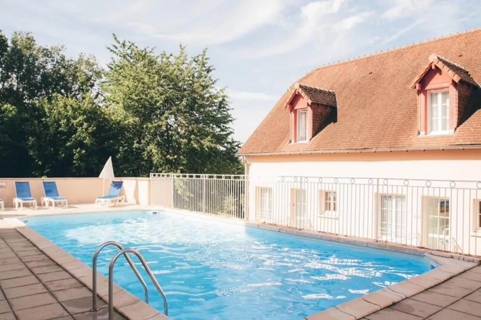 Appart'Hotel La Roche-Posay - Buitenkant zomer