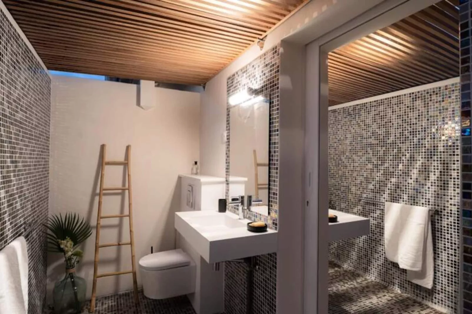 Villa Rackam-Image-tags.