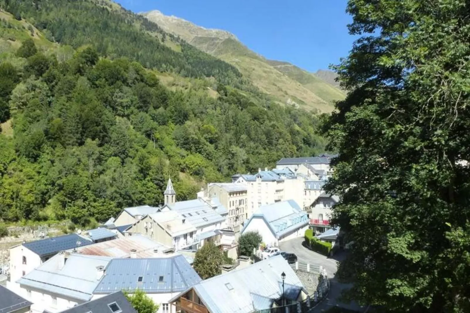 Résidence Neouvielle-Buitenkant zomer