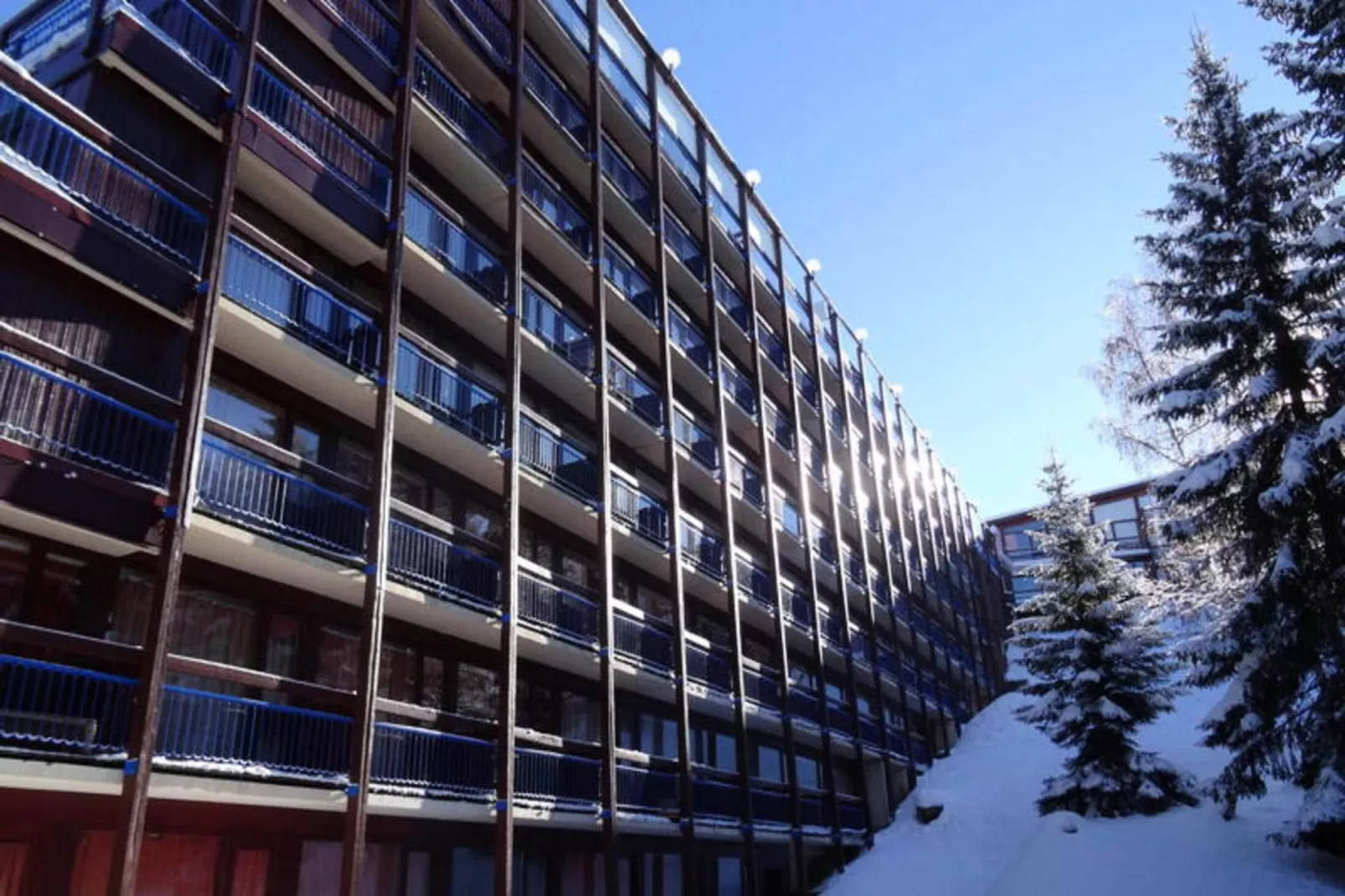 Résidence Miravidi-Buitenkant zomer