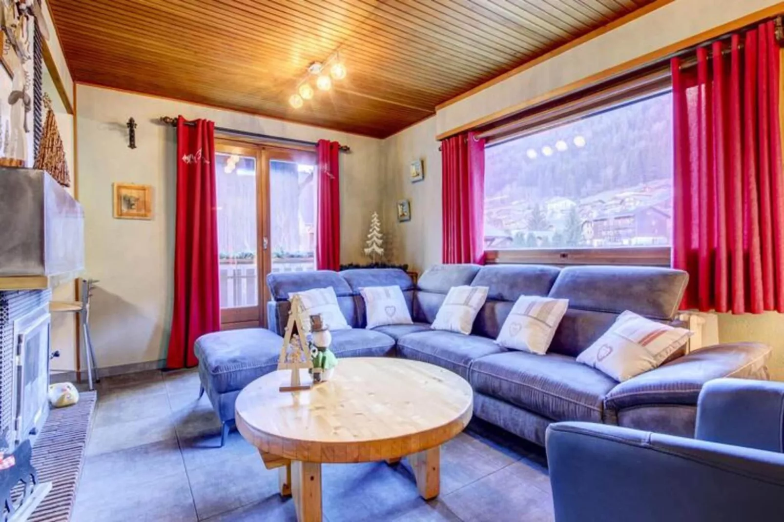 Résidence L'outo-Buitenkant zomer