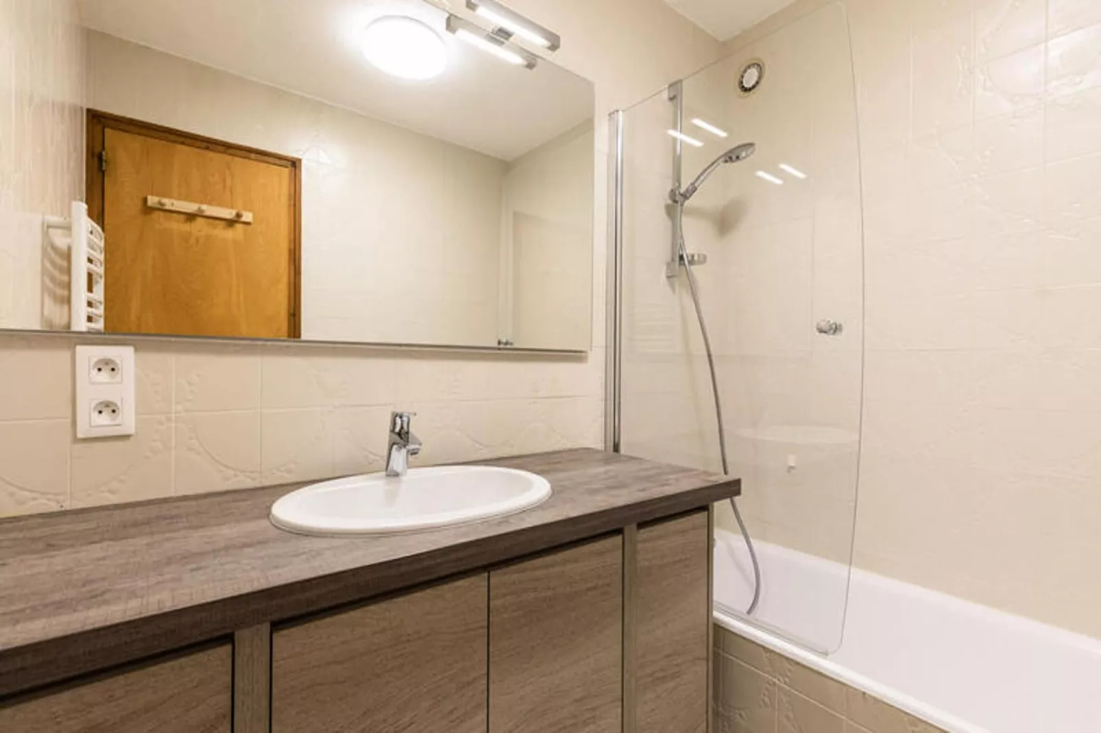 Résidence Moutelette-Badkamer