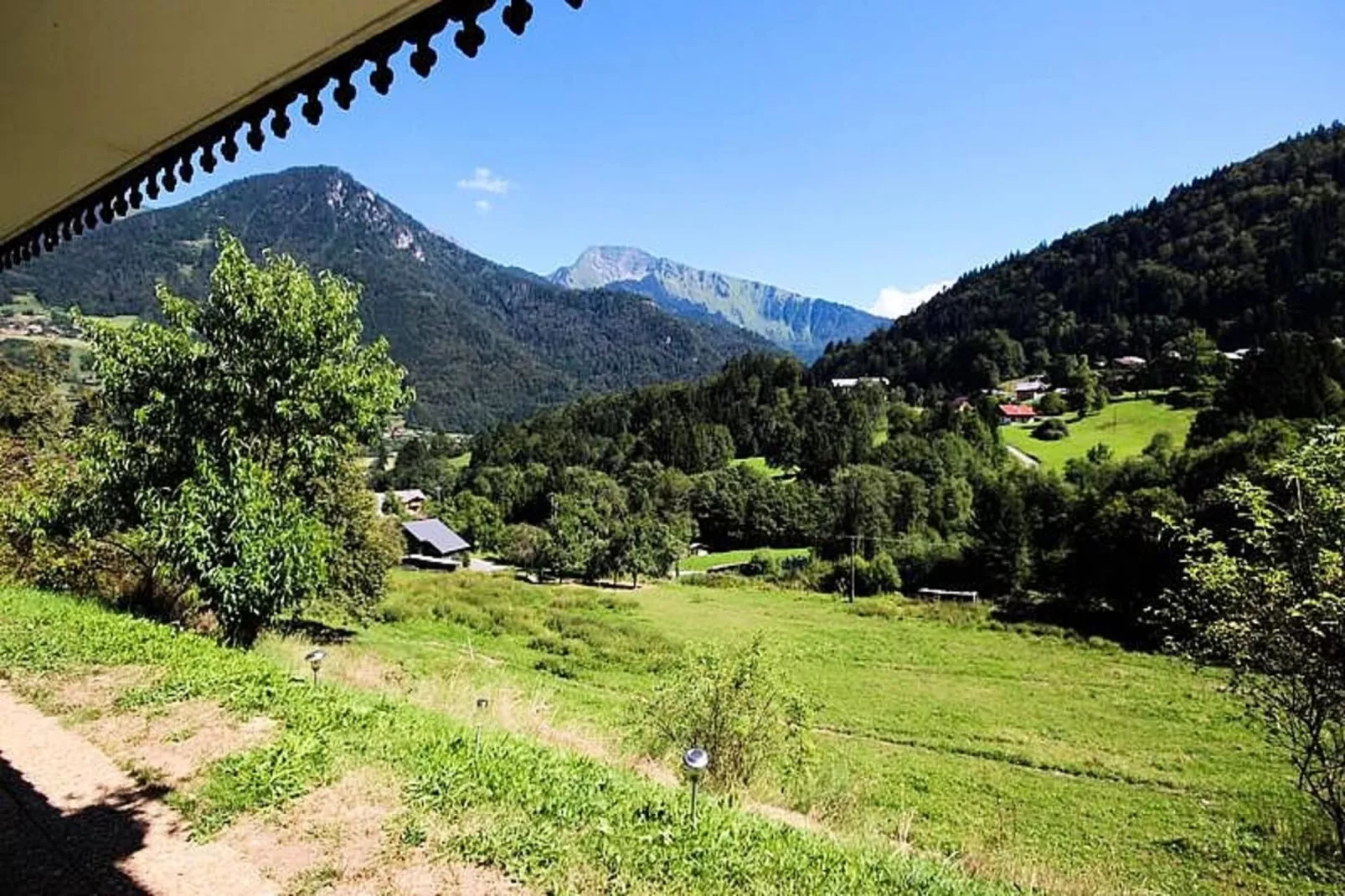 Chalets à Saint Jean d'Aulps-Uitzicht zomer