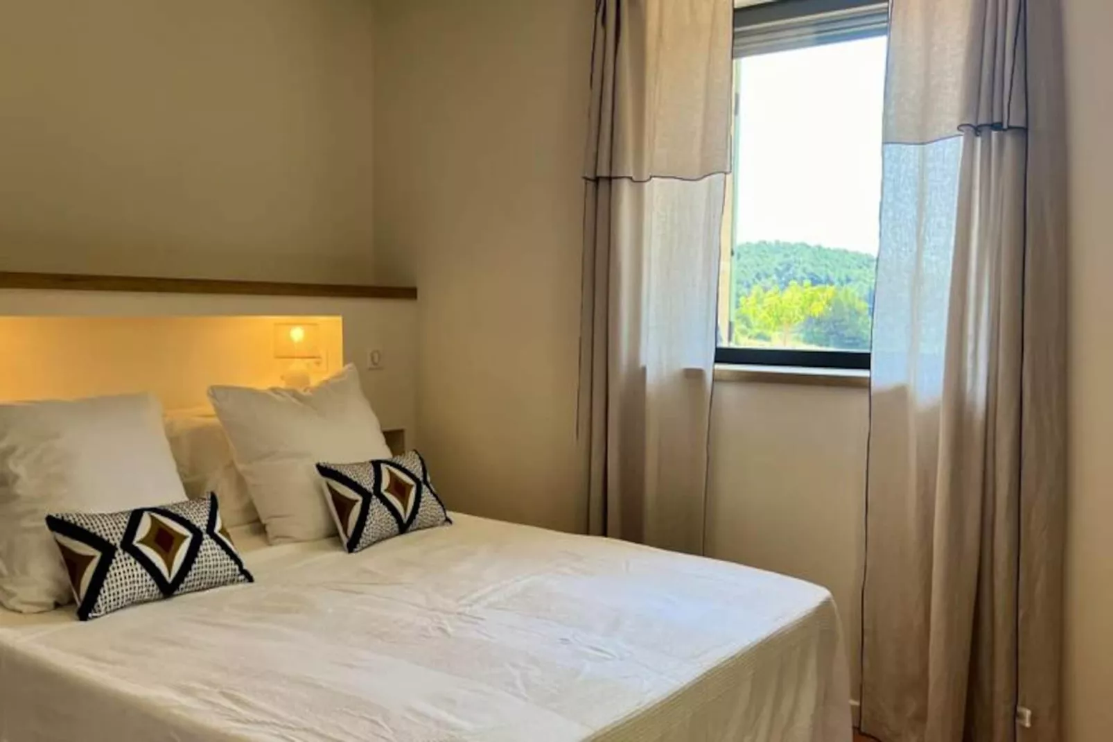 Mas Jas Du M&eacute;ou, Une &eacute;vasion Proven&ccedil;ale-Image-tags.