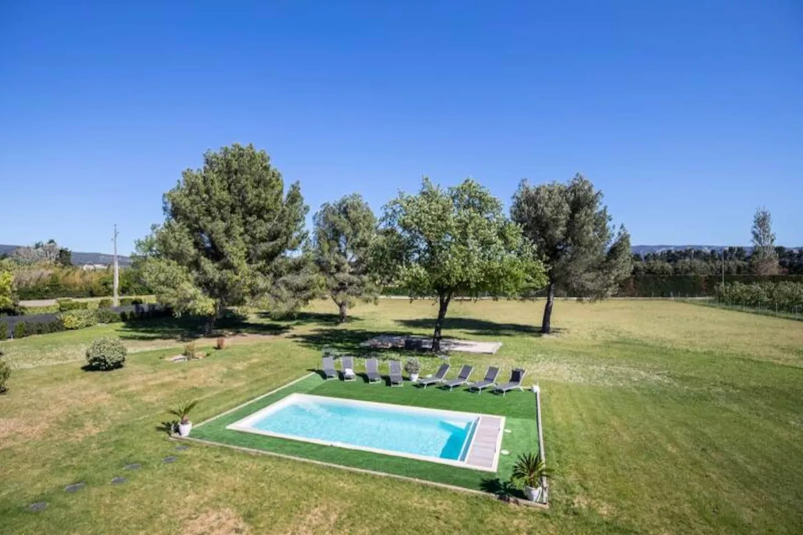 Maison Contemporaine - Grand Jardin Et Piscine Priv&eacute;e-Image-tags.