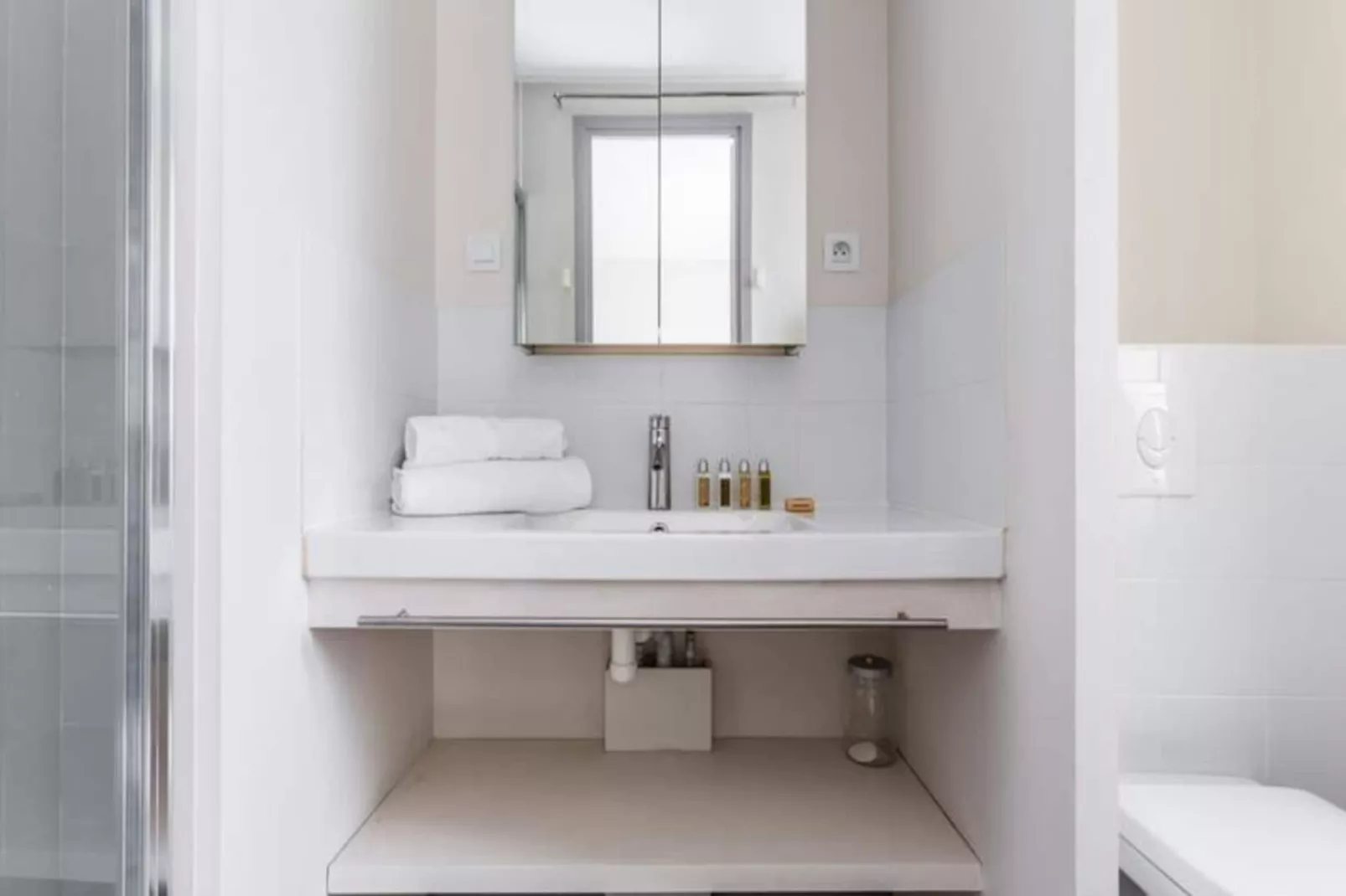 Superbe Villa Avec Vue, Entre Aix En Provence Et Luberon-Image-tags.