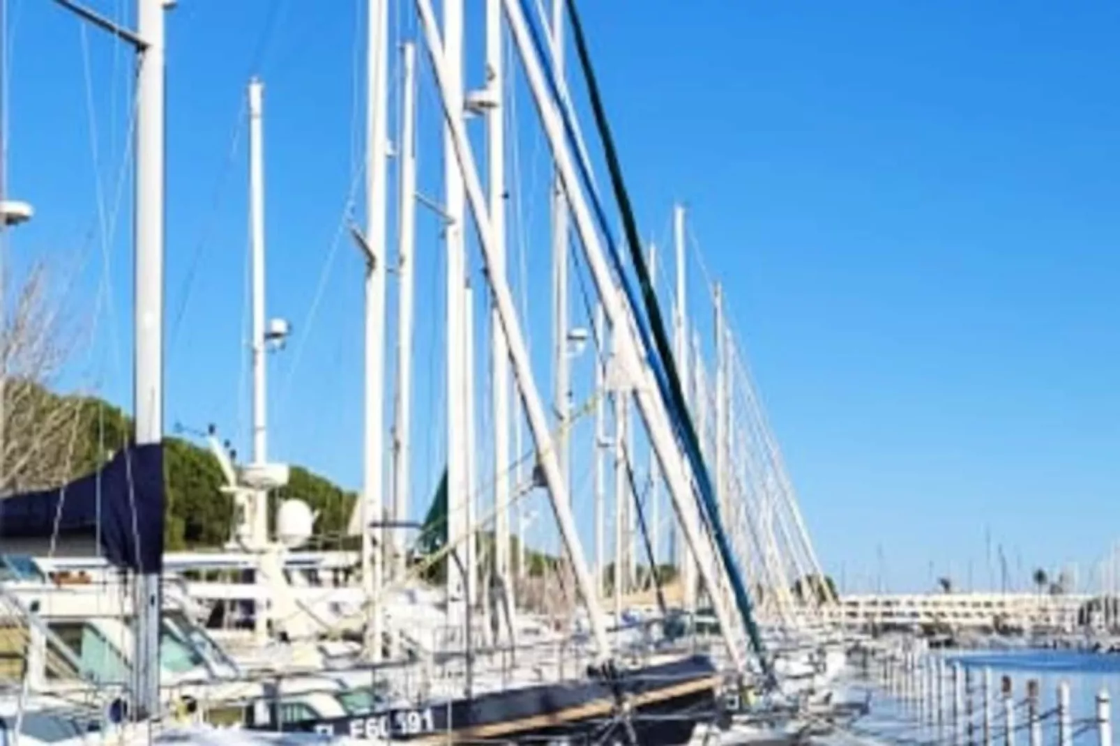 Résidence Un Jardin Proche De La Plage Et Commerces-Image-tags.