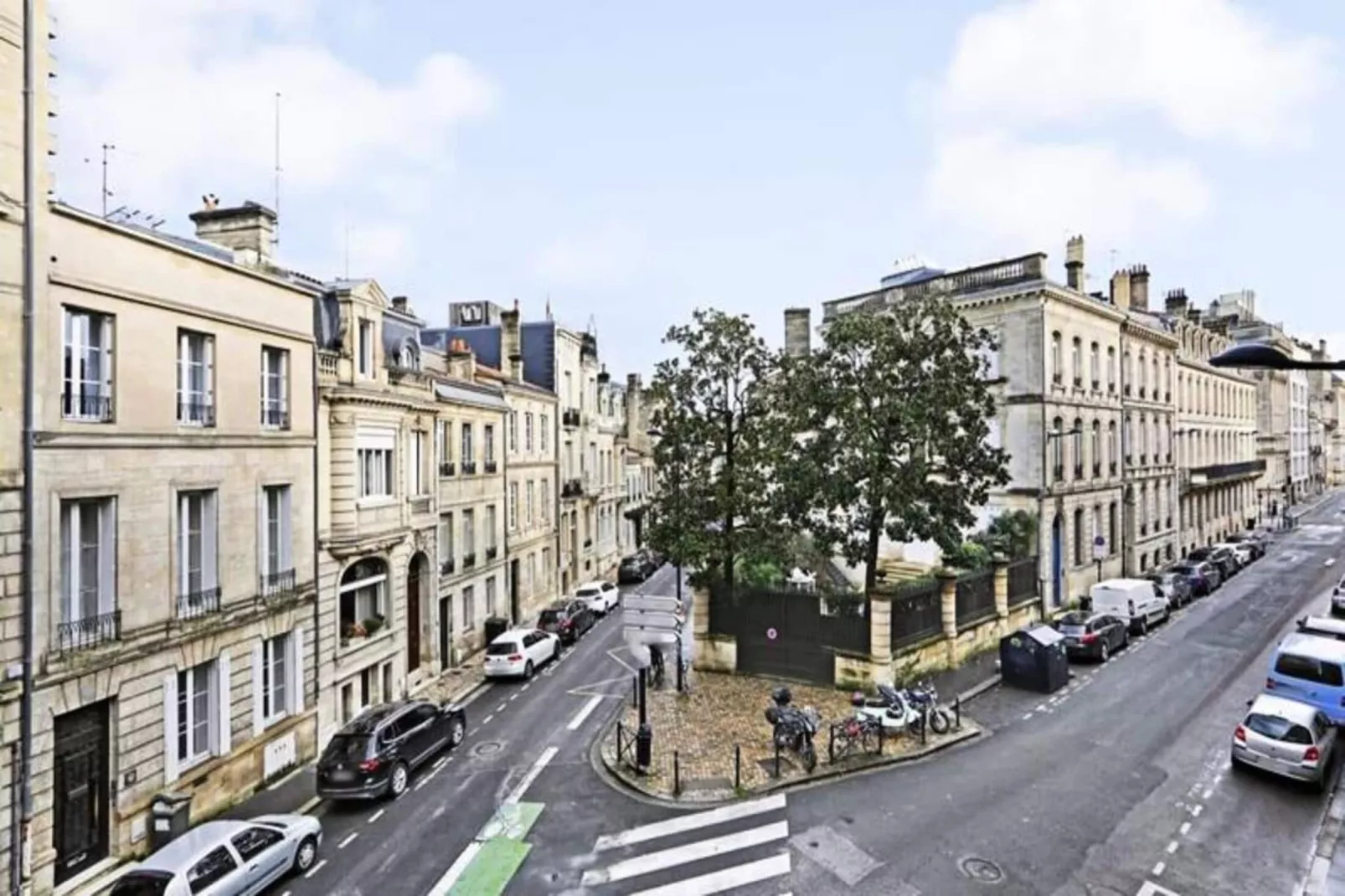 Maison Labruy&egrave;re - Suite Aviau-Buitenkant zomer