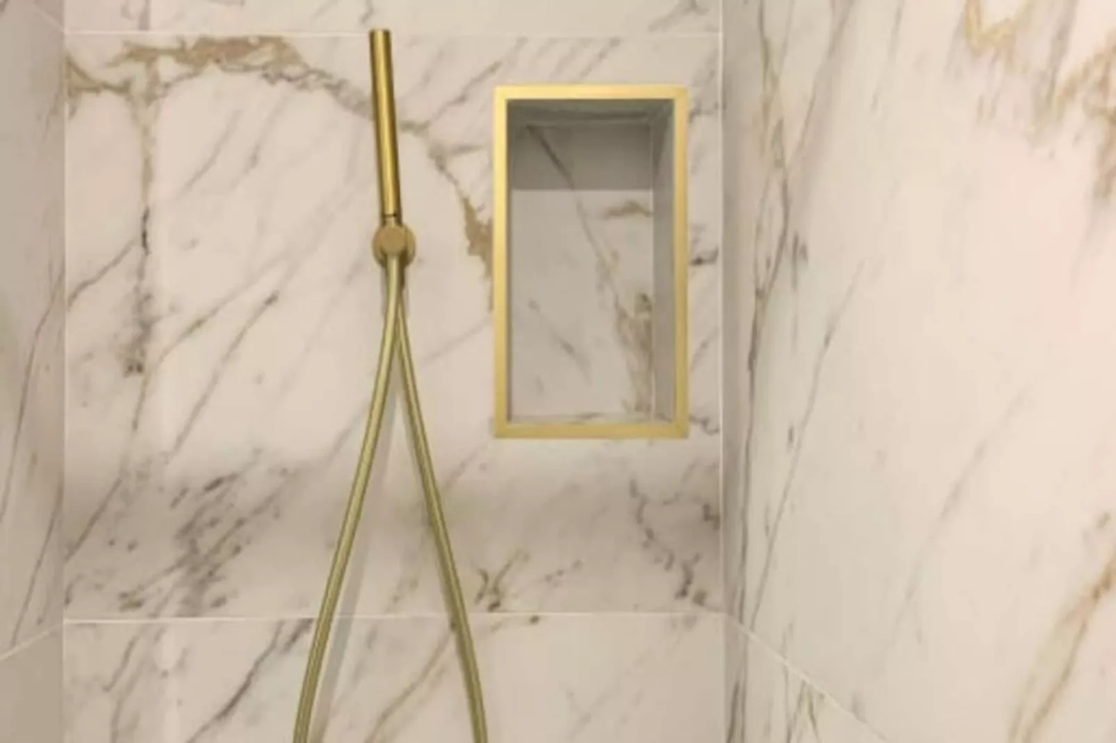 Les Toits De Sainte Ursule-Image-tags.