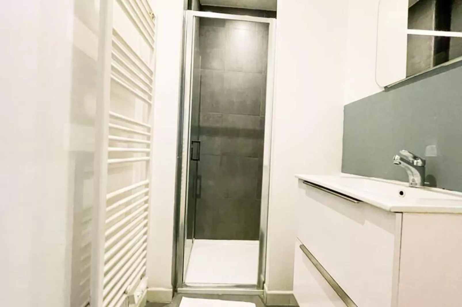 | Blue Lagoon 🩵| T3 6 Pax | Caserne De Bonne-Badkamer