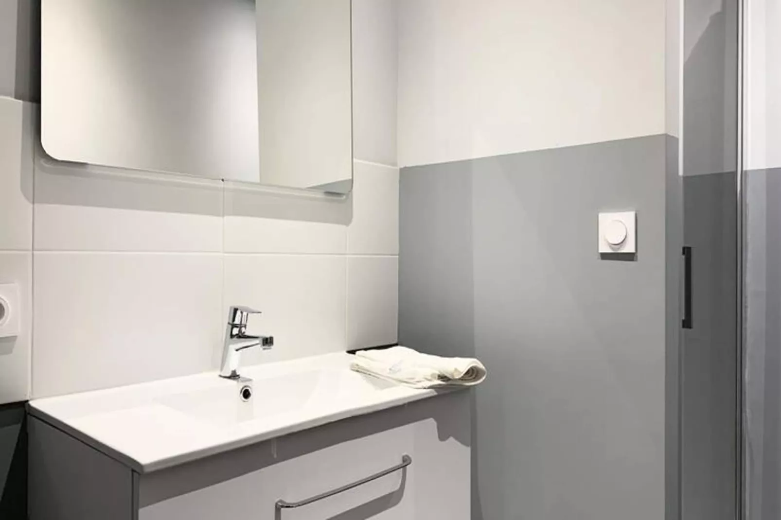 | Hello Sunshine ☀️| T3 6 Couchages| Caserne De Bonne-Badkamer