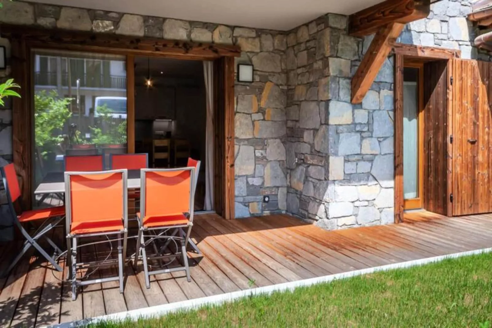 Résidence Le Lapia-Buitenkant zomer