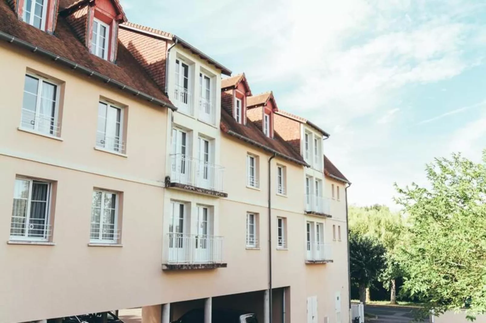 Appart'Hotel La Roche-Posay - Buitenkant zomer
