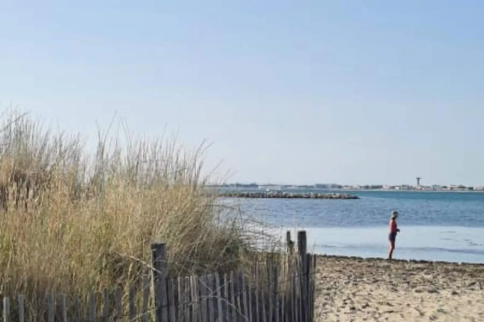 Résidence Une Escale En Bord De Plage Avec Piscine Et Jardins.-Image-tags.