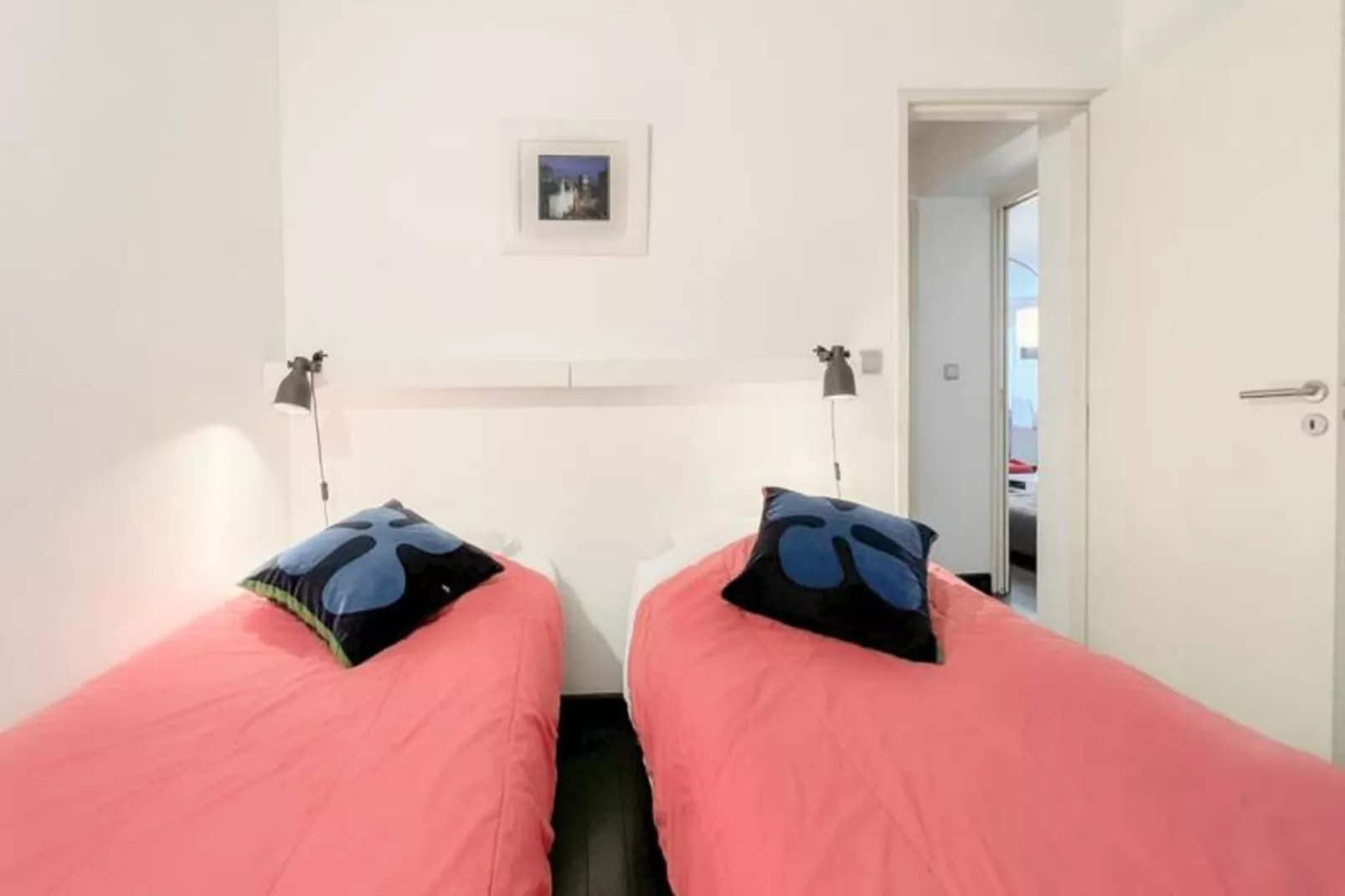 Appartement De Haut Standing Authentique Situ&eacute; Au Coeur Du Triangle D'or-Buitenkant zomer