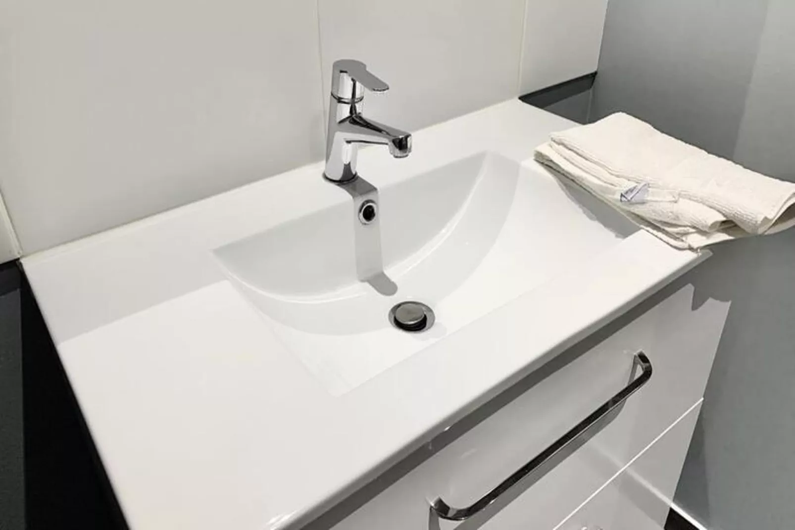 | Hello Sunshine ☀️| T3 6 Couchages| Caserne De Bonne-Badkamer