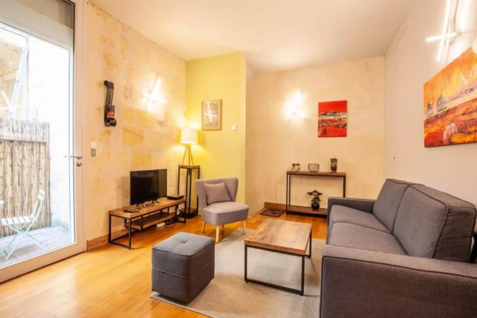 Superbe Appartement &agrave; La Belle Pierre Pour 4 Dans La Rue Des Antiquaires-Buitenkant zomer