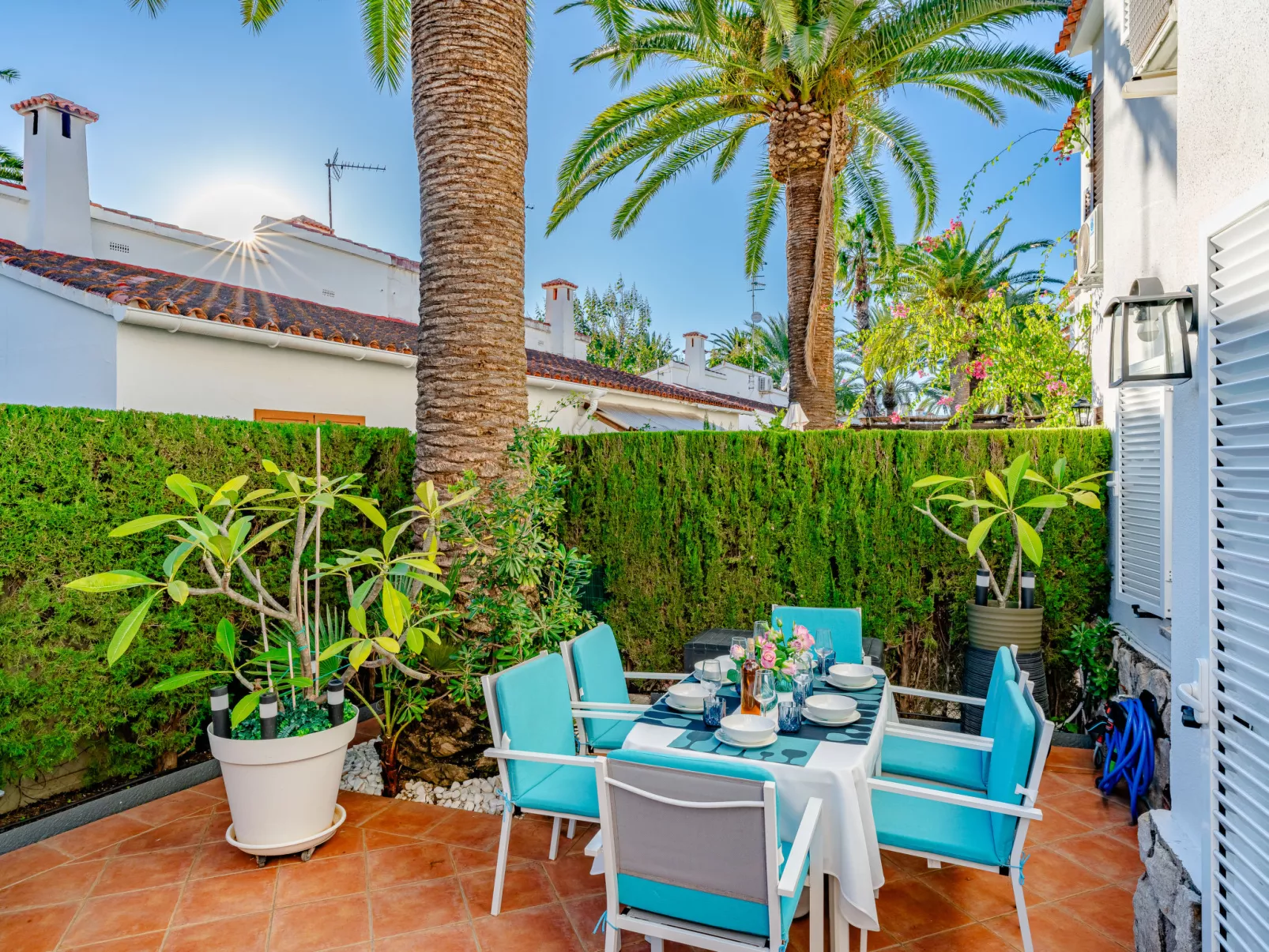 Residencia La Perla-Buiten