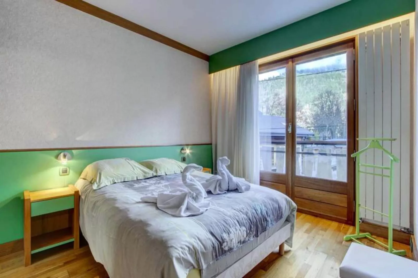 Résidence L'outo-Buitenkant zomer