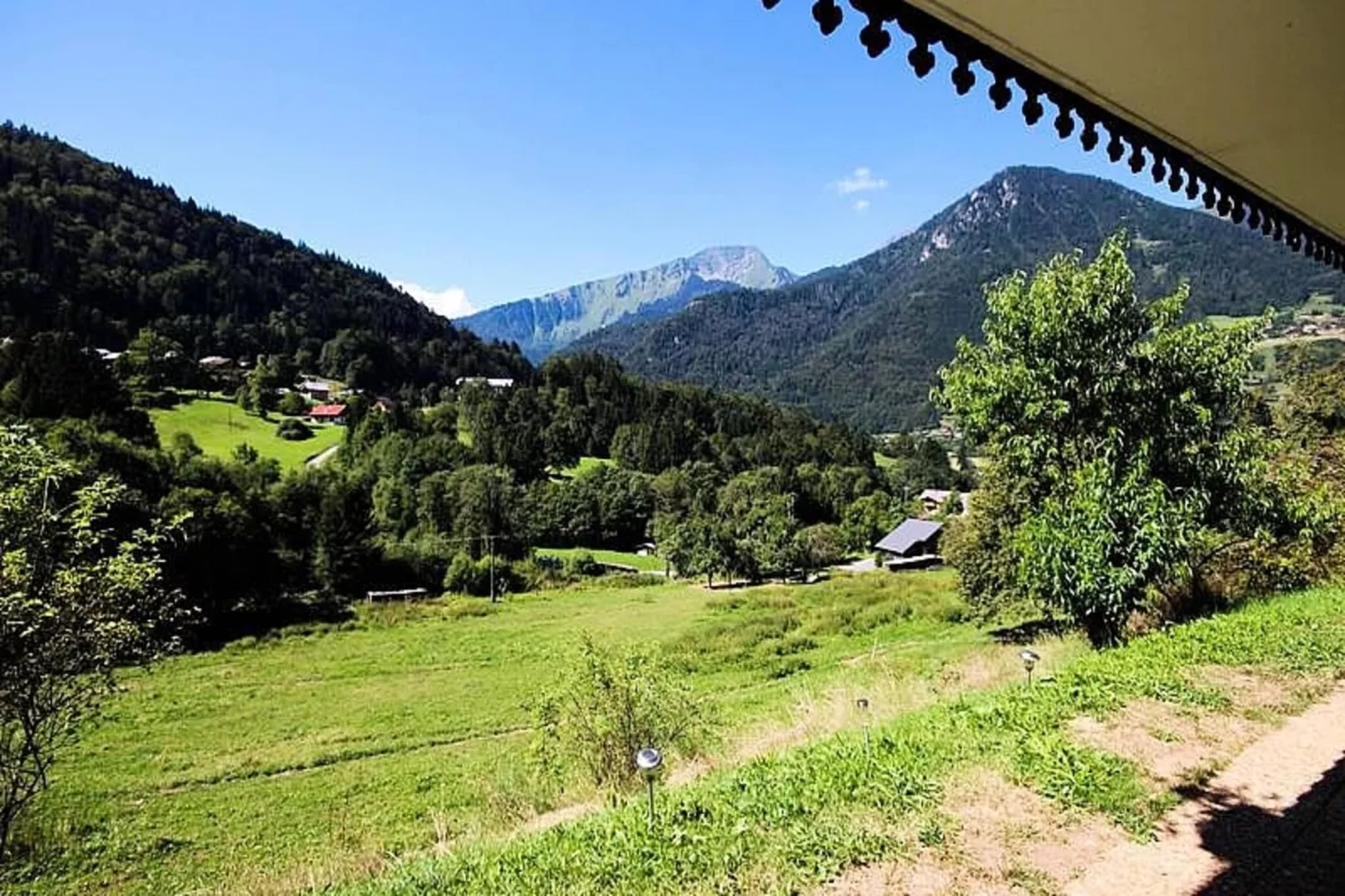 Chalets à Saint Jean d'Aulps-Uitzicht zomer