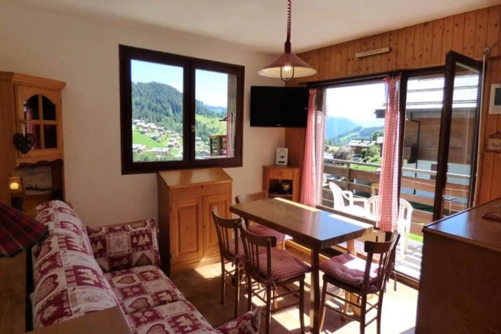 Résidence Chevrefeuille 3-Eetkamer