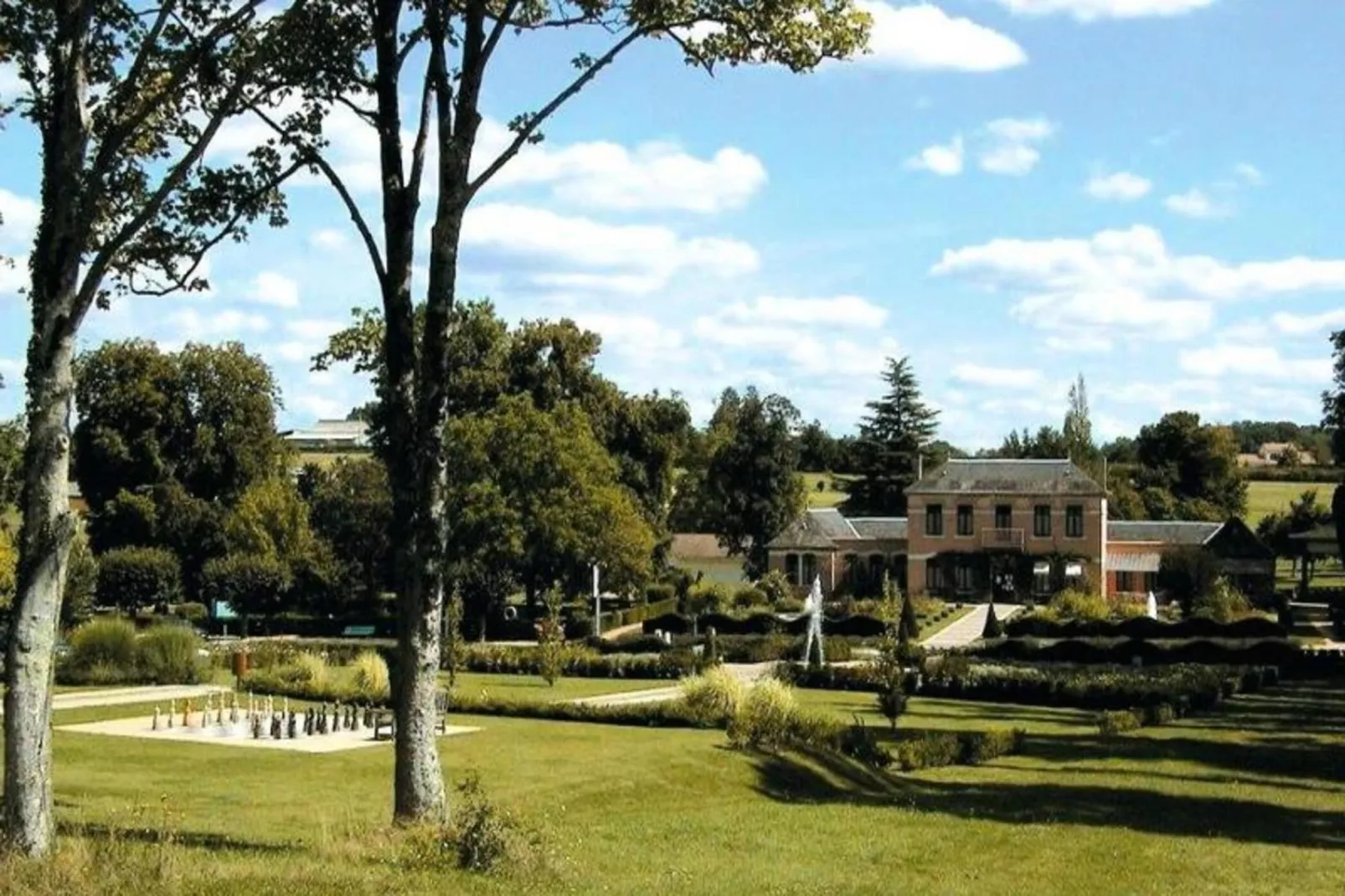 Appart'Hotel La Roche-Posay - Buitenkant zomer