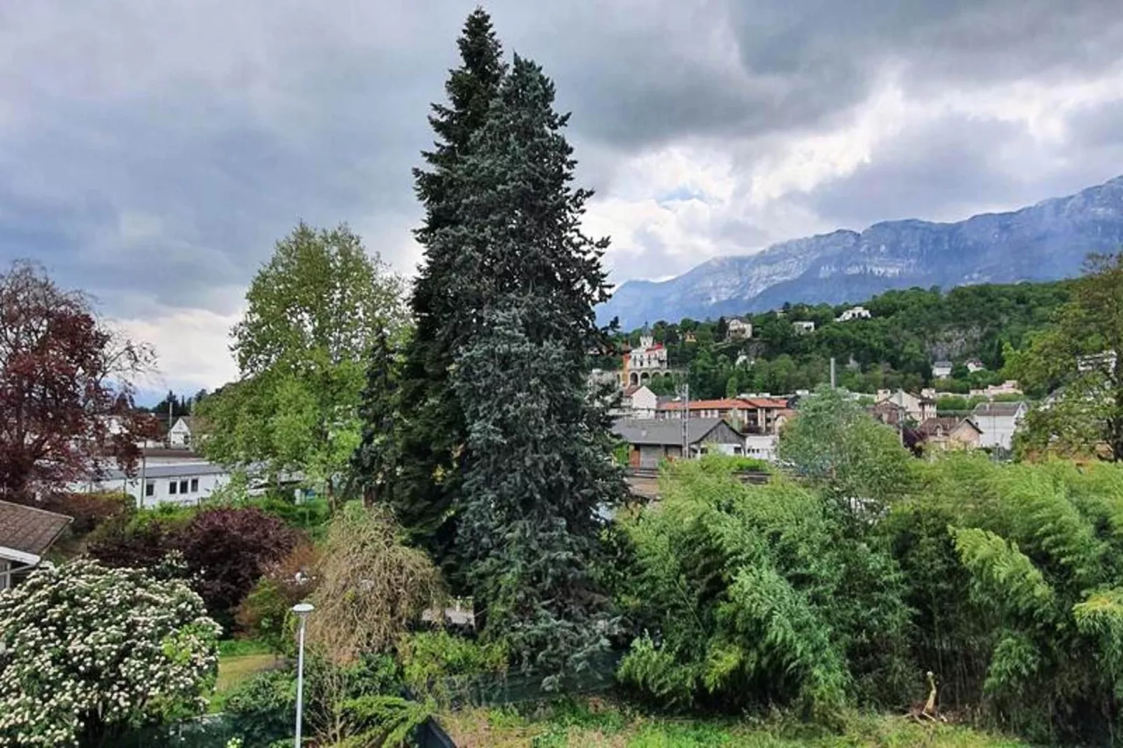 Résidence Le Clos Des Merisiers-Tuinen zomer
