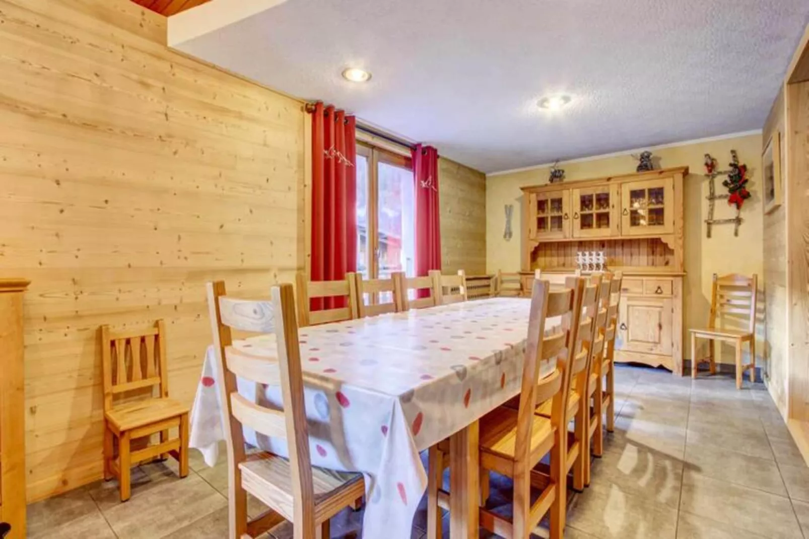 Résidence L'outo-Buitenkant zomer