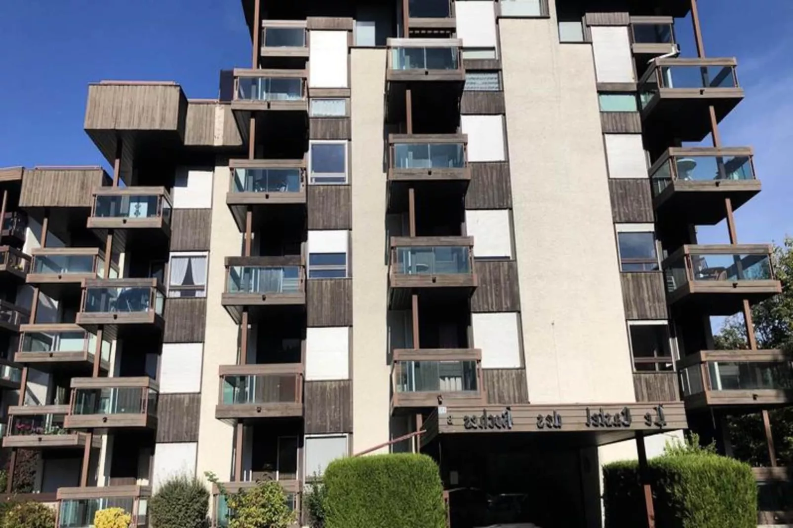 Résidence Castel Des Roches A-Buitenkant zomer