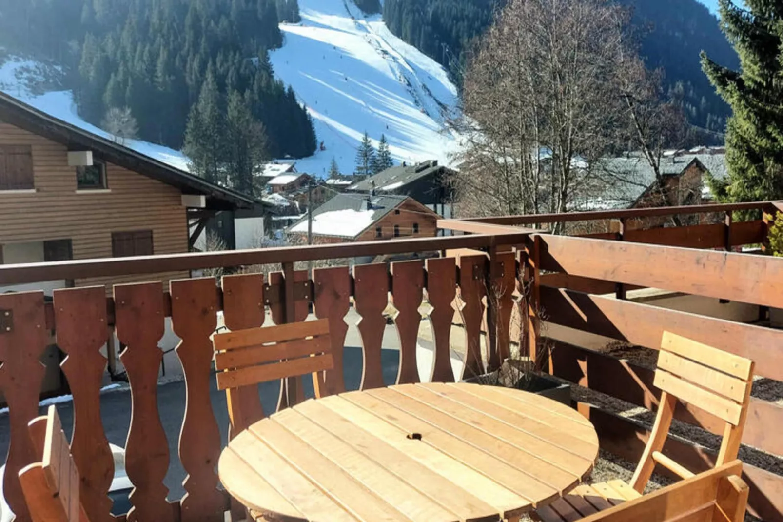 Résidence Les Perthuis-Uitzicht zomer