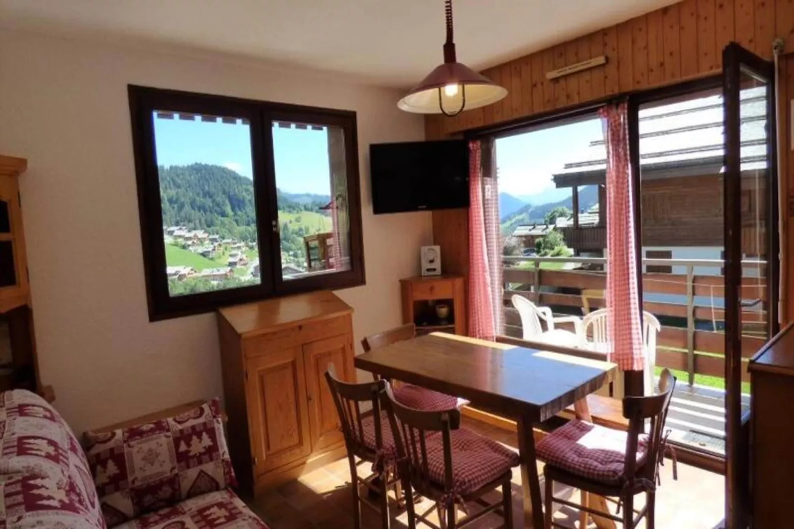 Résidence Chevrefeuille 3-Eetkamer